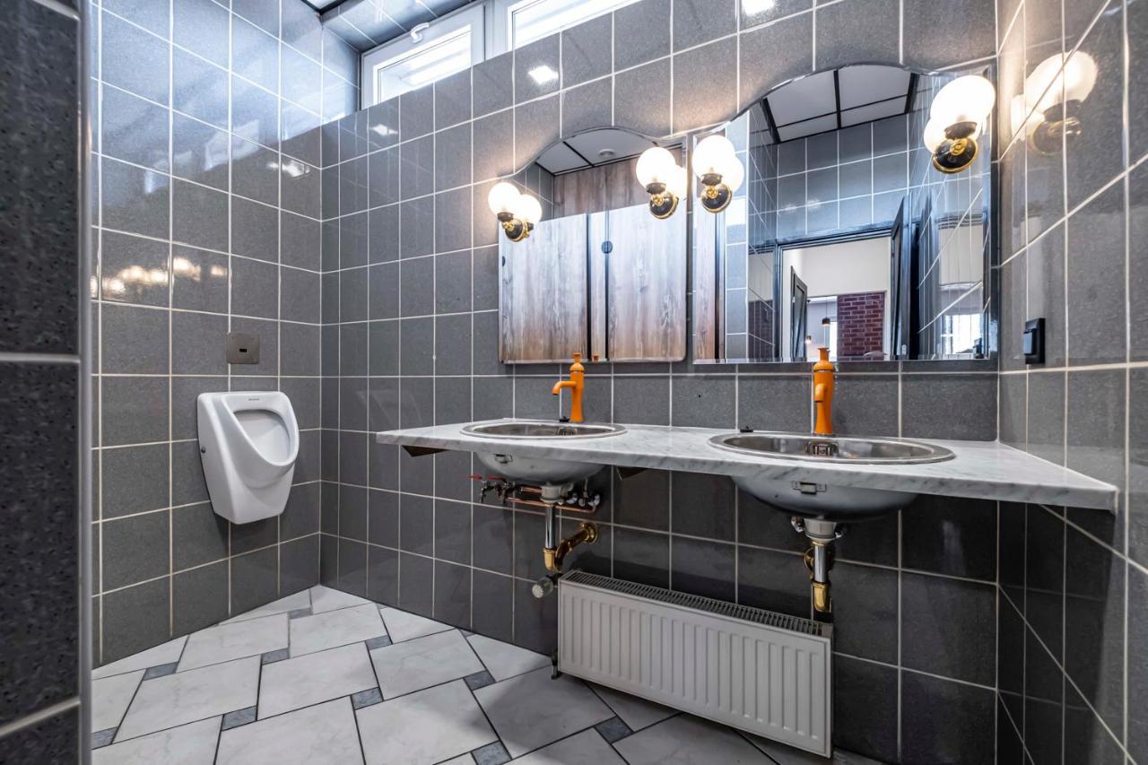 Vola Hostel Warszawa Eksteriør billede